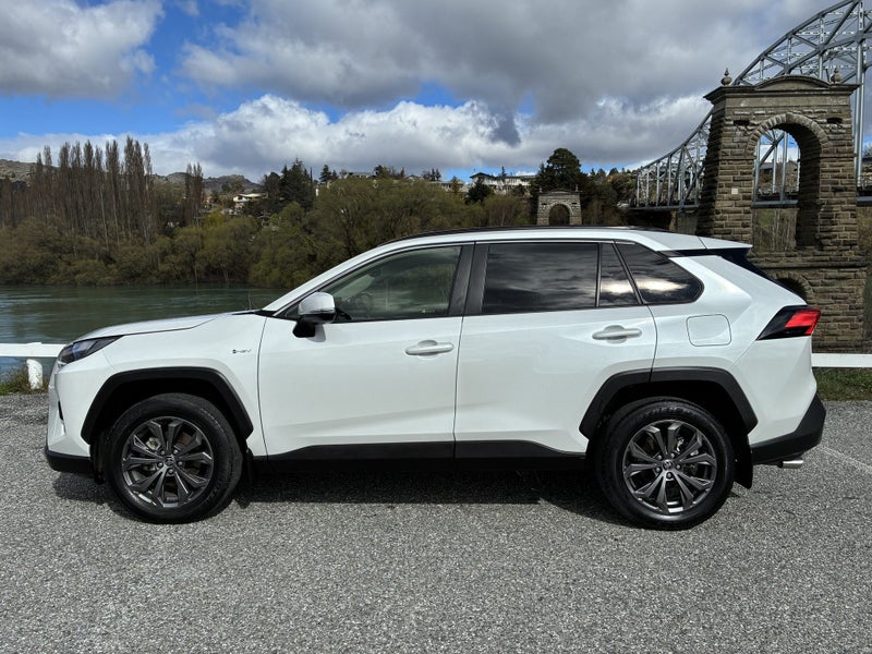 2025 Toyota RAV4 GXL 2.5L Hybrid AWD Auto image 4