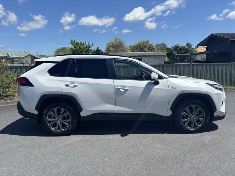 2025 Toyota RAV4 GXL 2.5P HV ECVT AWD SUV/5D/5S... image 2