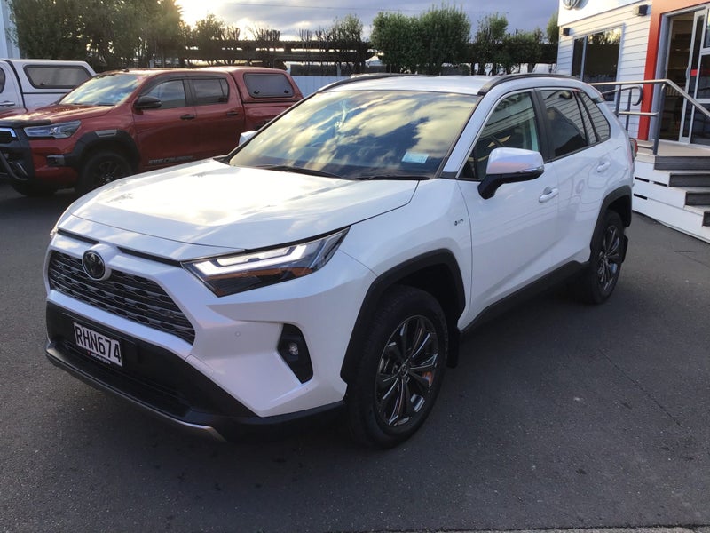 2025 Toyota RAV4 GXL 2.5P Hybrid AWD SUV image 3