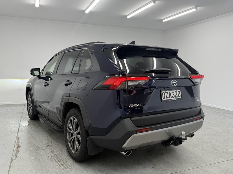 2025 Toyota RAV4 GXL image 2