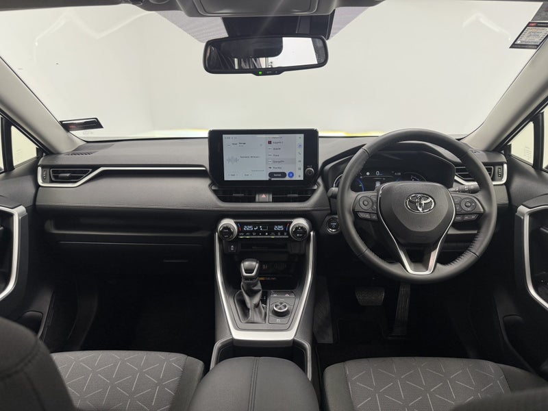 2025 Toyota RAV4 GXL image 4