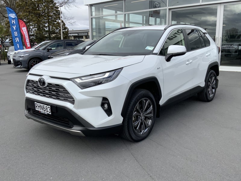 2025 Toyota RAV4 GXL Hybrid - Low km & Certified! image 5