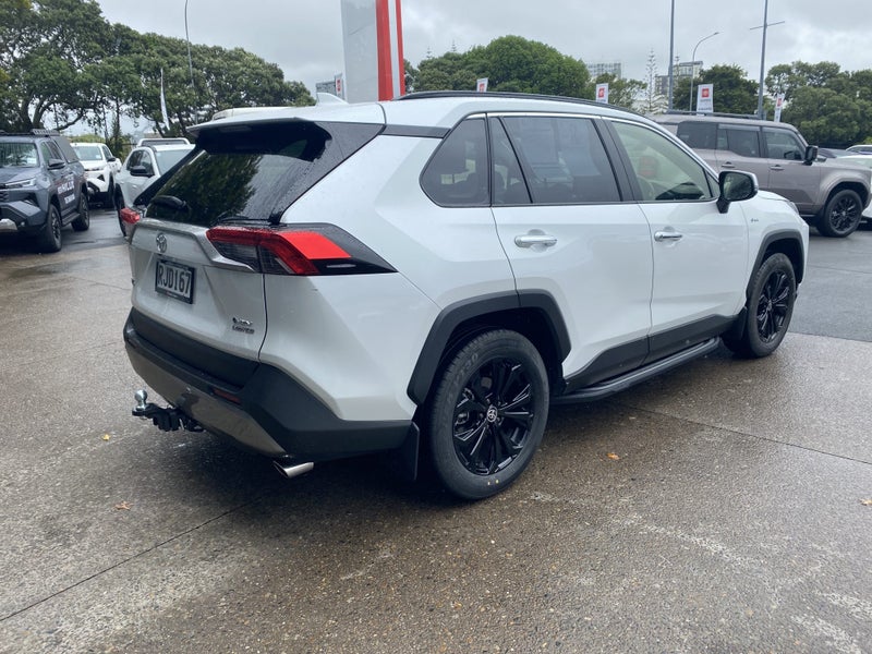 2025 Toyota RAV4 Limited 2.5 Hybrid image 2