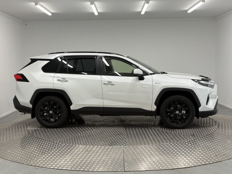 2025 Toyota RAV4 Limited 2.5 Hybrid AWD image 2