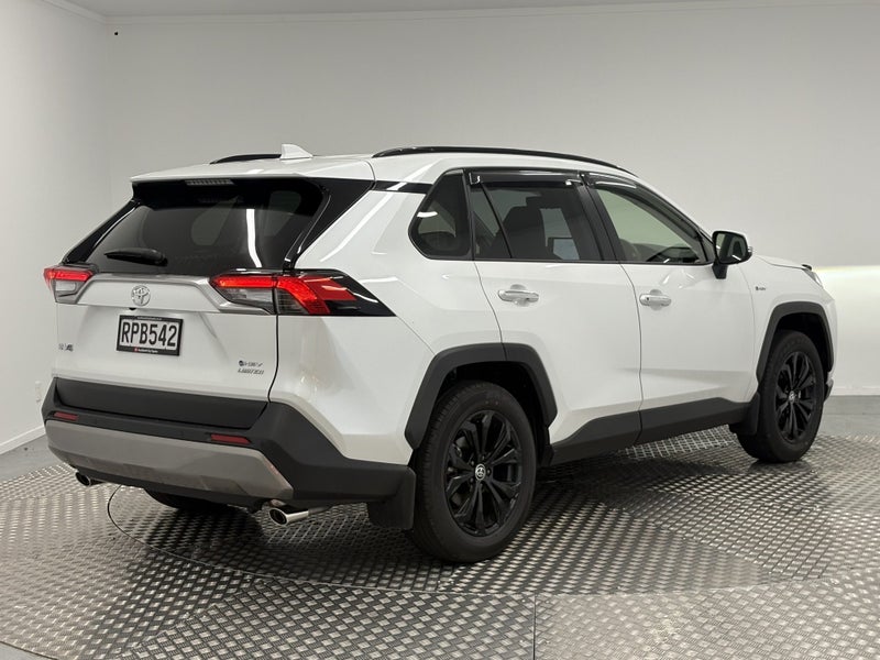 2025 Toyota RAV4 Limited 2.5 Hybrid AWD image 3