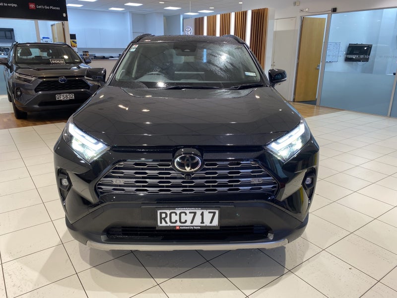 2025 Toyota RAV4 Limited 2.5 Ltr Hybrid AWD image 4