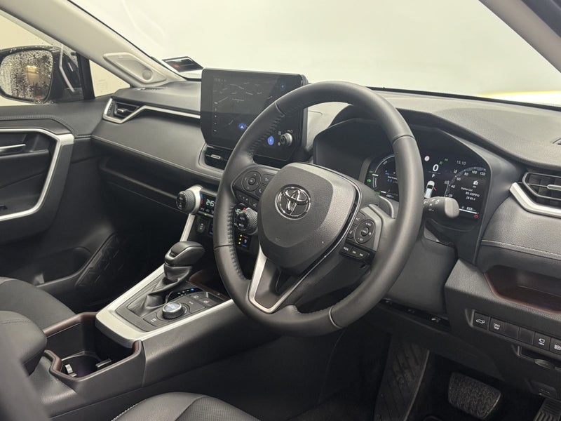 2025 Toyota RAV4 Limited 2.5 PETROL HYBRID image 4