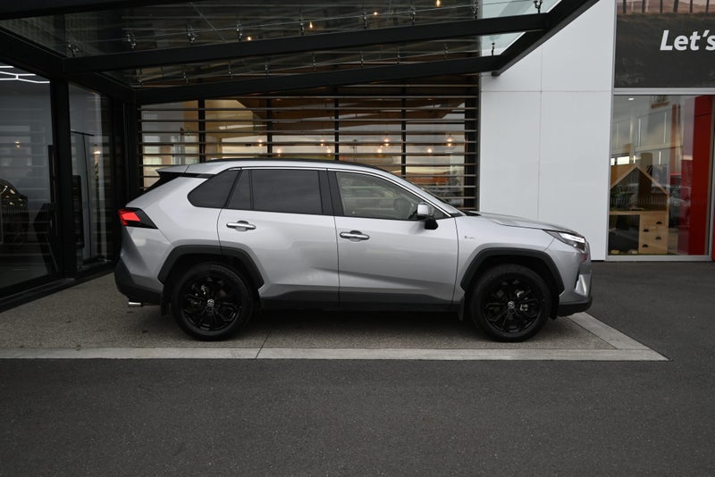 2025 Toyota RAV4 Limited 2.5 Petrol Hybrid AWD SUV image 5