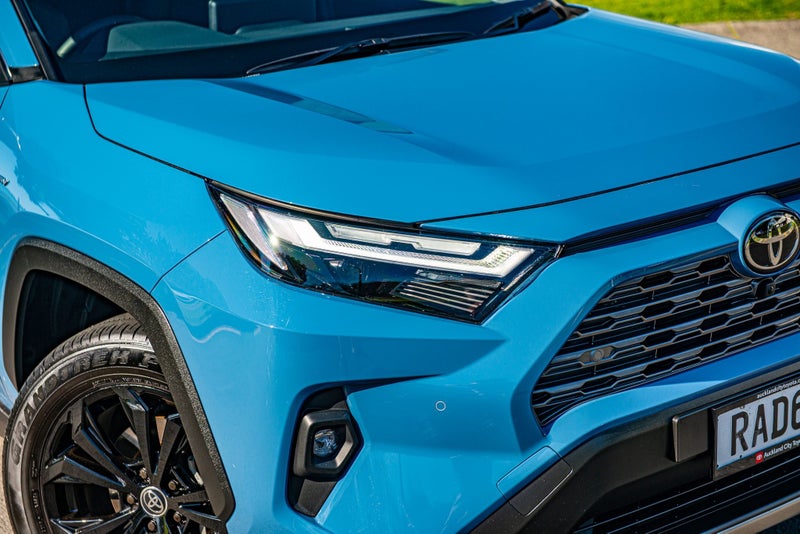 2025 Toyota RAV4 Limited 2.5P HV AWD image 2