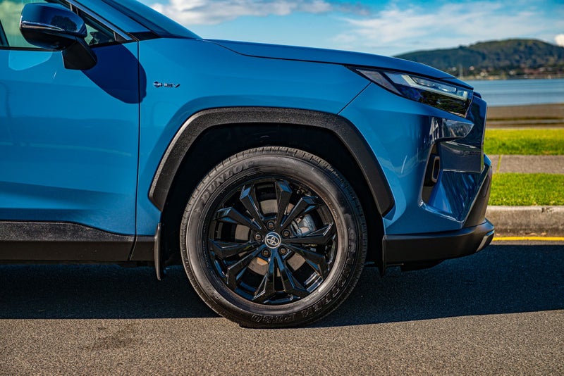 2025 Toyota RAV4 Limited 2.5P HV AWD image 3