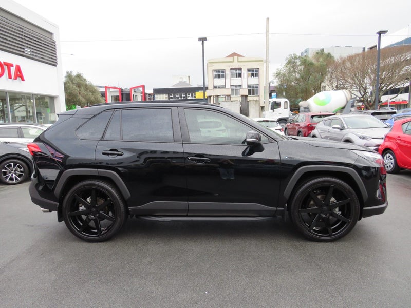 2025 Toyota RAV4 Limited 2.5P HV ECVT AWD SUV image 3