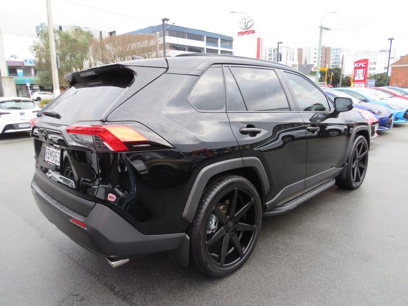 2025 Toyota RAV4 Limited 2.5P HV ECVT AWD SUV image 4