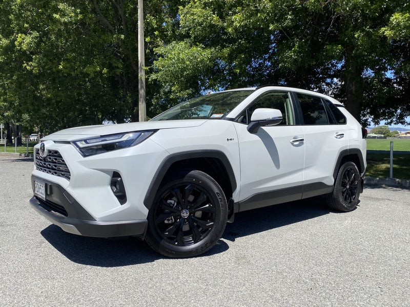 2025 Toyota RAV4 Limited 2.5P HV ECVT AWD SUV image 3