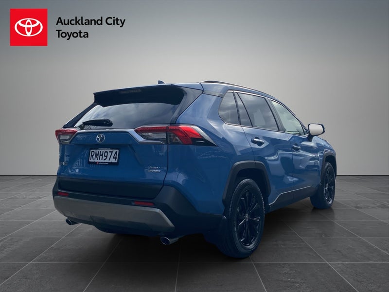 2025 Toyota RAV4 Limited 2.5P HV ECVT AWD SUV image 3