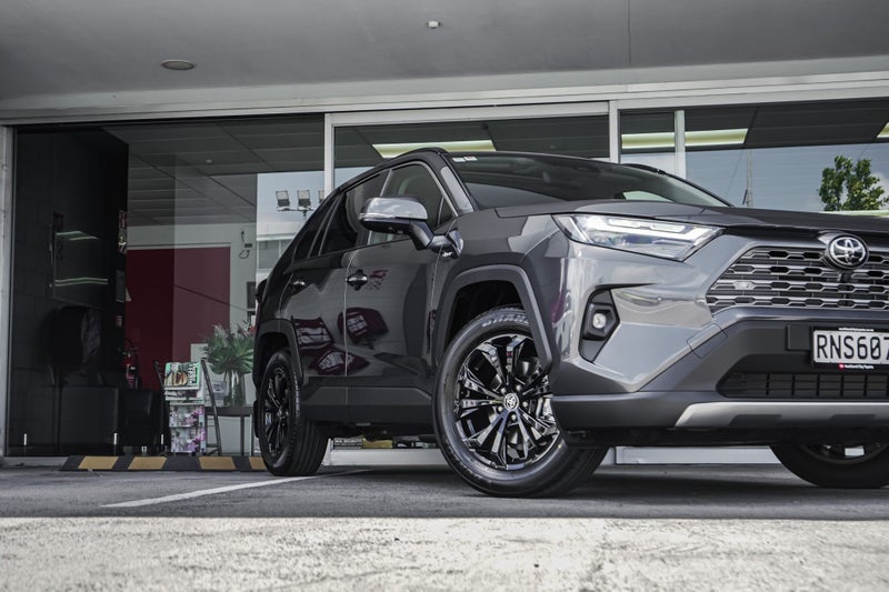 2025 Toyota RAV4 Limited 2.5P HV ECVT AWD SUV/5... image 4