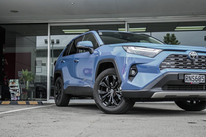 2025 Toyota RAV4 Limited 2.5P HV ECVT AWD SUV/5... image 4