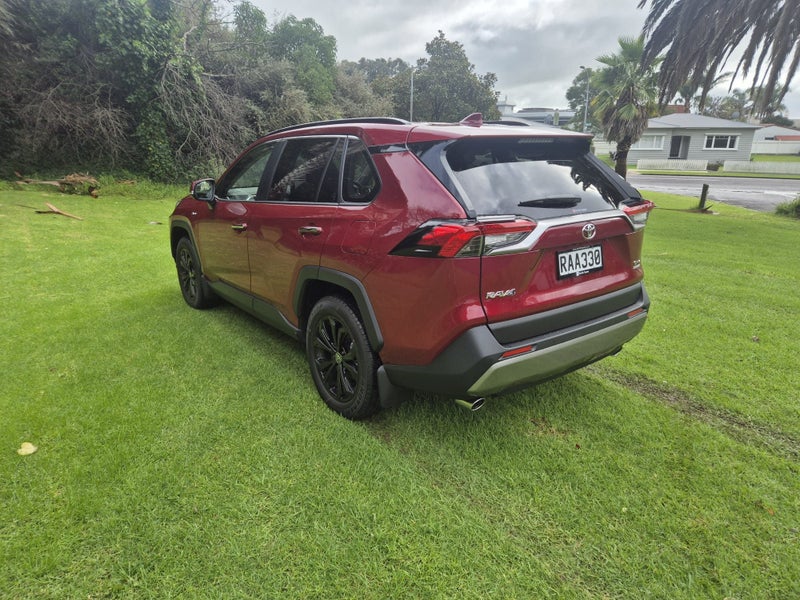 2025 Toyota RAV4 Limited 2.5P Hybrid AWD image 4