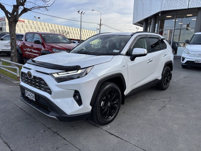 2025 Toyota RAV4 Limited 2.5P Hybrid AWD image 4