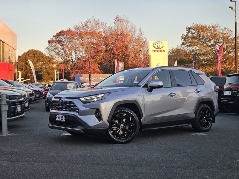 2025 Toyota RAV4 Limited 2.5P HYBRID AWD image 2