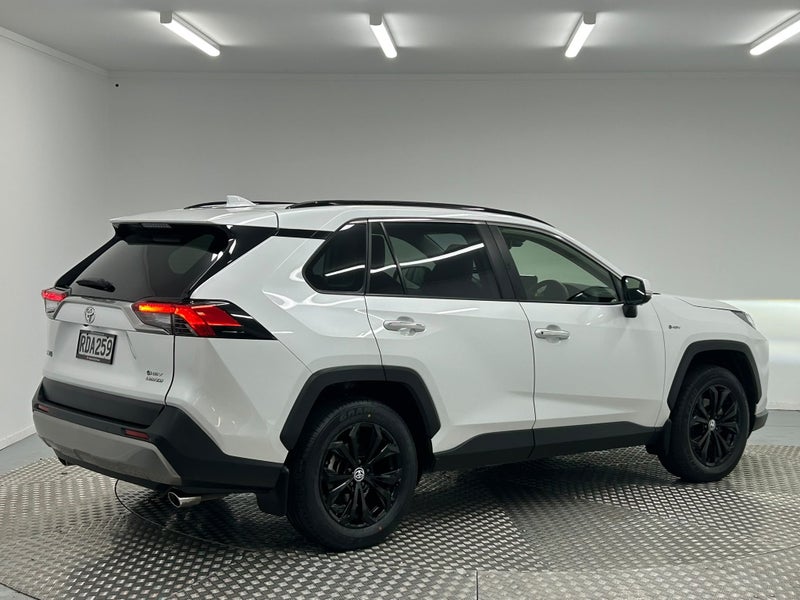 2025 Toyota RAV4 Limited 2.5P HYBRID AWD image 3
