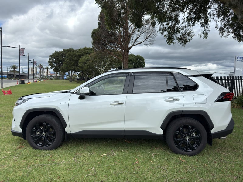 2025 Toyota RAV4 Limited 2.5P Hybrid AWD Automa... image 4