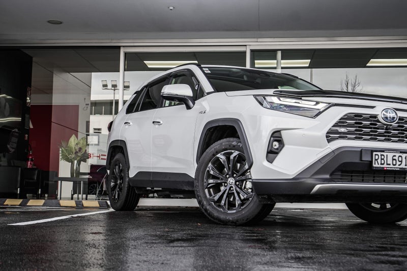 2025 Toyota RAV4 Limited 2.5Ph/4Wd/Hd image 4