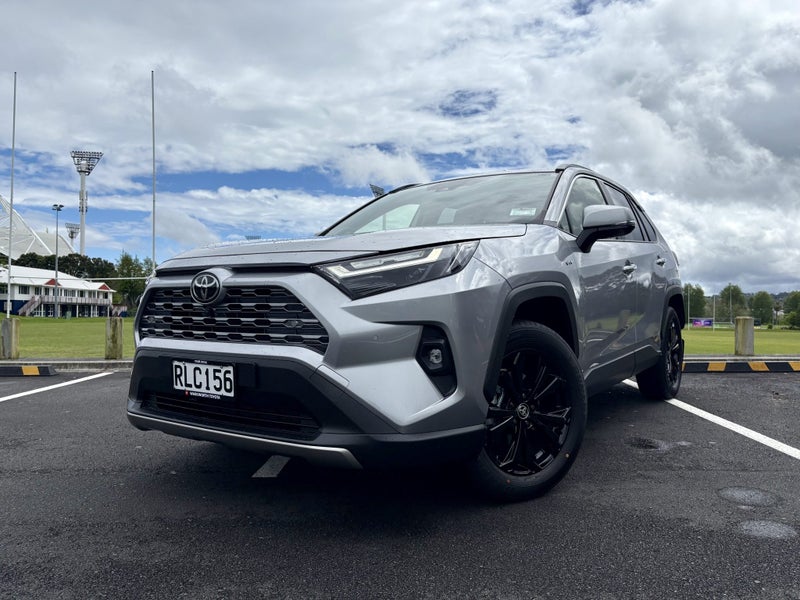 2025 Toyota RAV4 Limited AWD 2.5P HYBRID ECVT SUV image 3