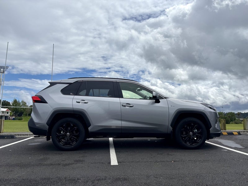 2025 Toyota RAV4 Limited AWD 2.5P HYBRID ECVT SUV image 5