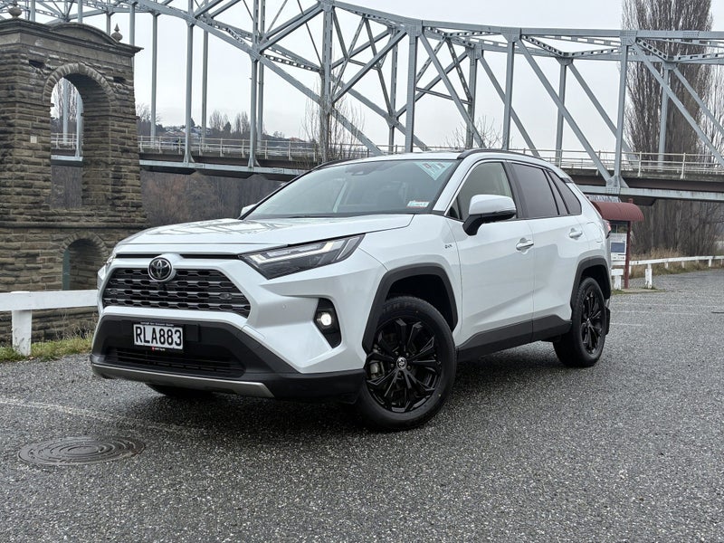 2025 Toyota RAV4 Limited AWD Hybrid Auto image 3