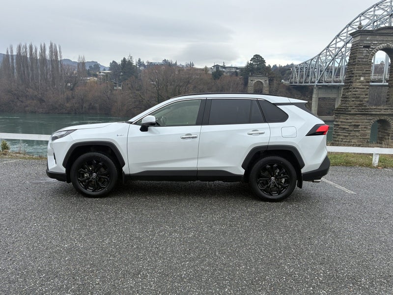 2025 Toyota RAV4 Limited AWD Hybrid Auto image 4