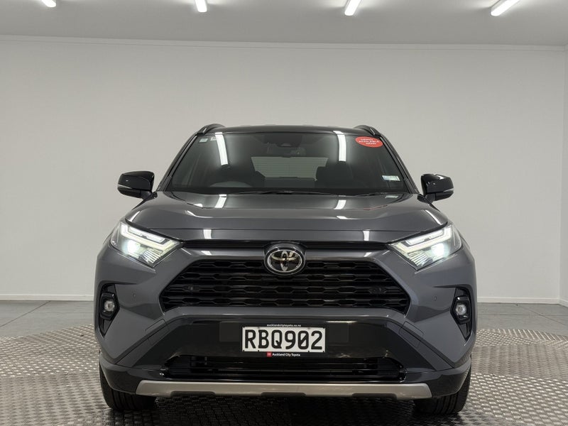 2025 Toyota RAV4 XSE image 5