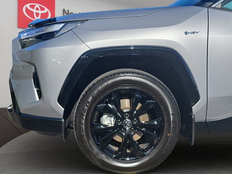 2025 Toyota RAV4 XSE 2.5L Hybrid AWD SUV image 5