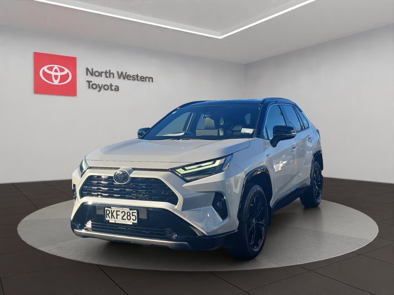 2025 Toyota RAV4 XSE 2.5L Hybrid AWD SUV image 3