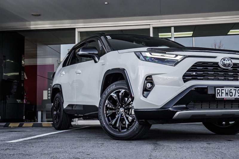 2025 Toyota RAV4 XSE 2.5L HYBRID SUV AWD image 4