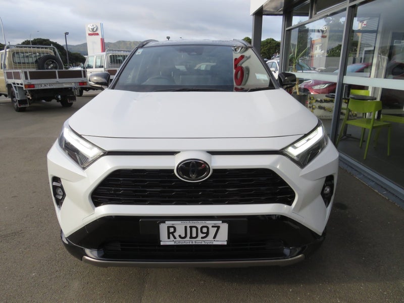 2025 Toyota RAV4 XSE 2.5P HV image 3