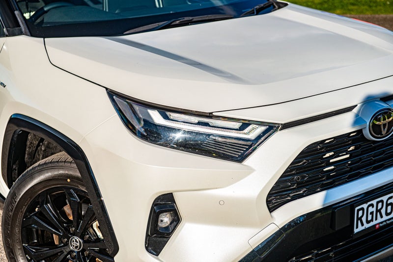 2025 Toyota RAV4 XSE 2.5P HV AWD image 2