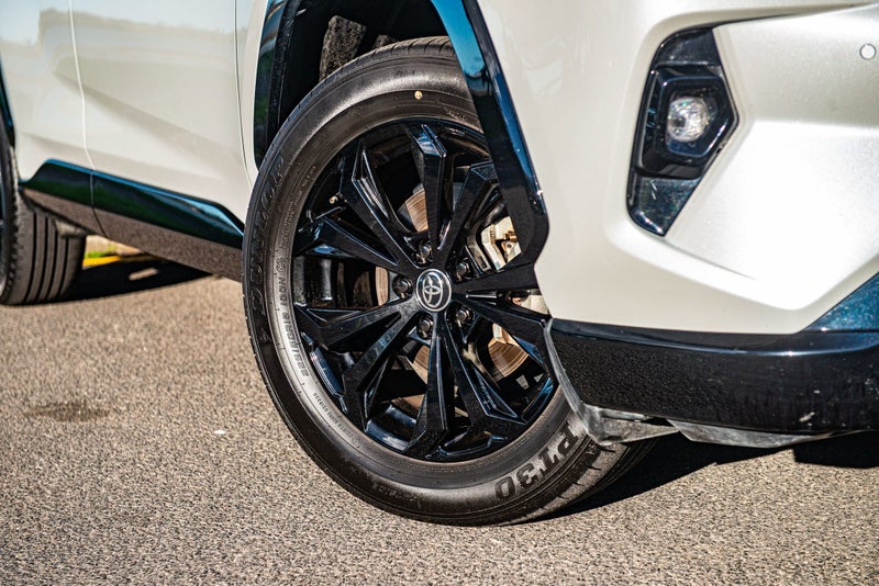 2025 Toyota RAV4 XSE 2.5P HV AWD image 3