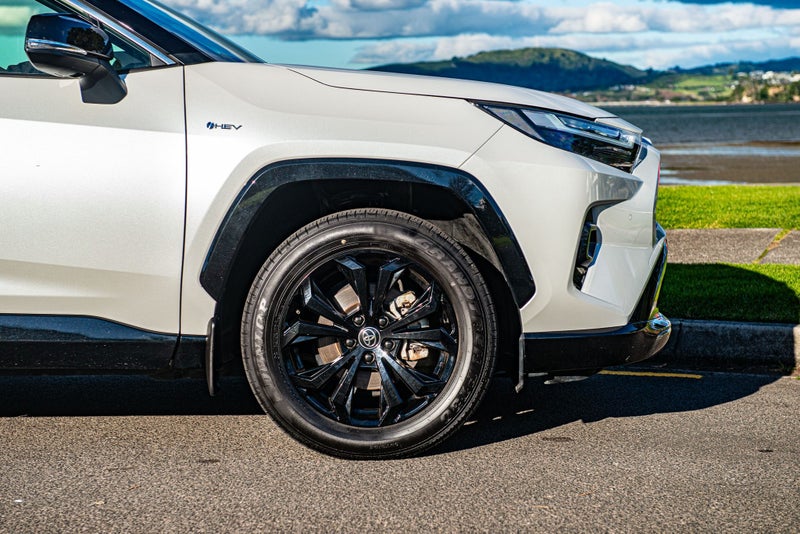 2025 Toyota RAV4 XSE 2.5P HV AWD image 4