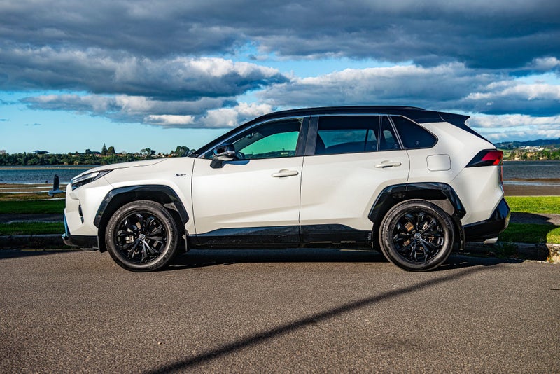 2025 Toyota RAV4 XSE 2.5P HV AWD image 5