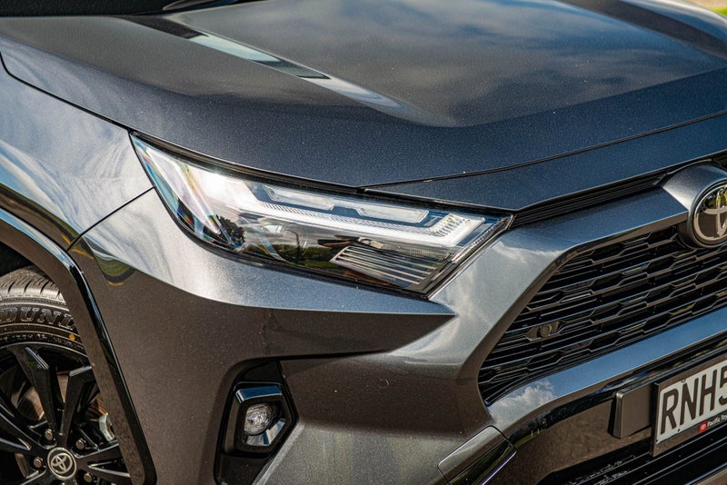 2025 Toyota RAV4 XSE 2.5P HV ECVT AWD image 2