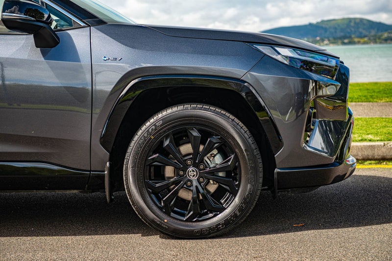2025 Toyota RAV4 XSE 2.5P HV ECVT AWD image 3