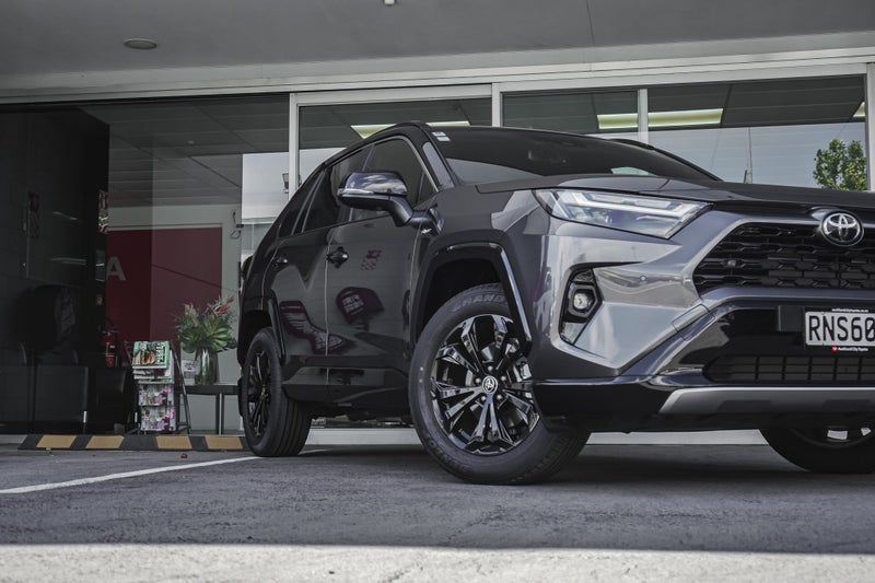 2025 Toyota RAV4 XSE 2.5P HV ECVT AWD SUV/5D/5S image 4