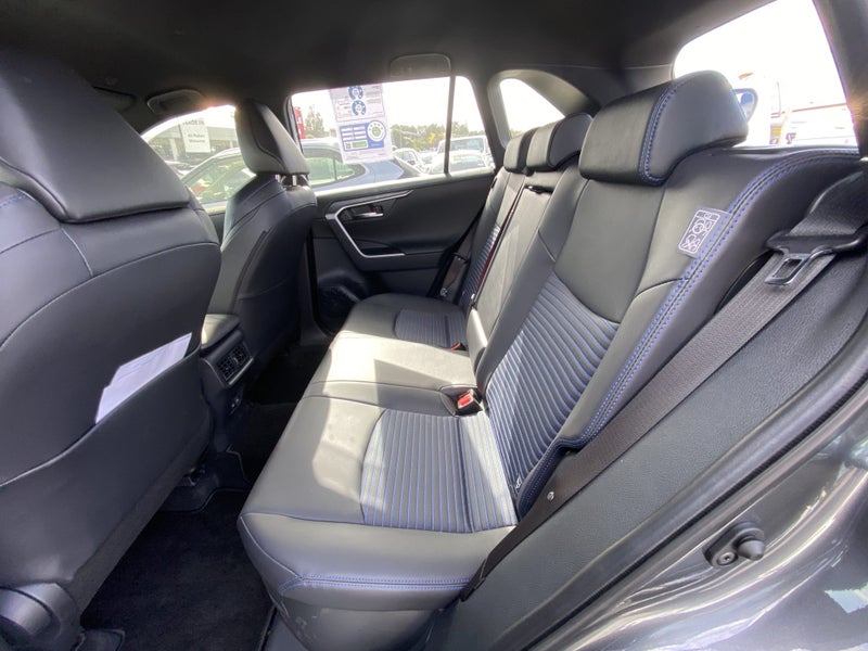 2025 Toyota RAV4 XSE 2.5P HV ECVT AWD SUV/5D/5S... image 5