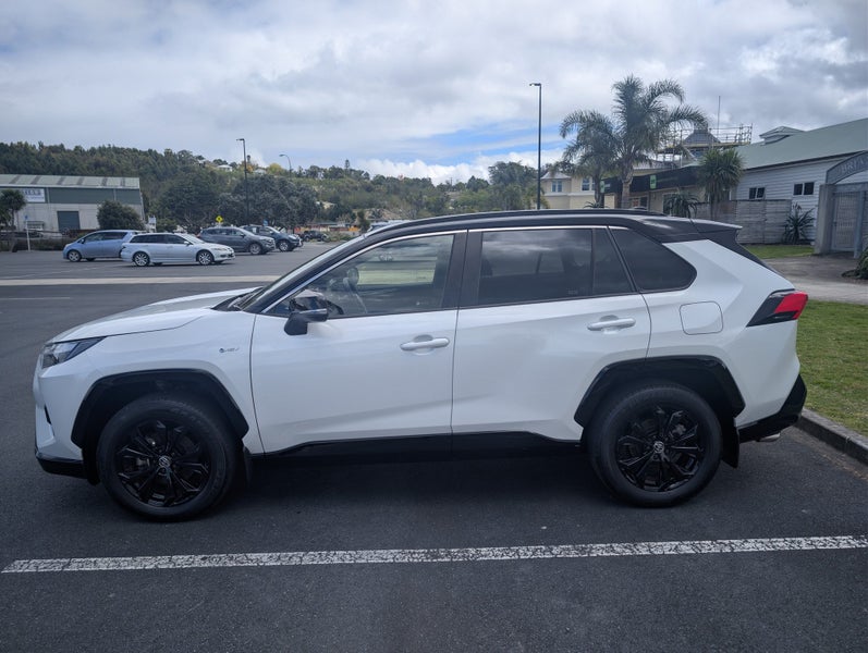 2025 Toyota RAV4 XSE 2.5P HV ECVT AWD SUV/5D/5S image 2