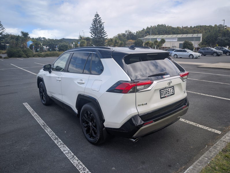 2025 Toyota RAV4 XSE 2.5P HV ECVT AWD SUV/5D/5S image 3