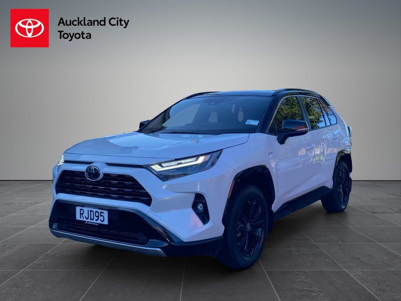 2025 Toyota RAV4 XSE 2.5P HV ECVT AWD SUV image 3