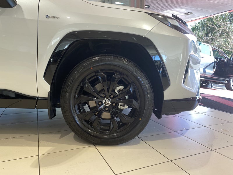 2025 Toyota RAV4 Xse 2.5P Hybrid image 3