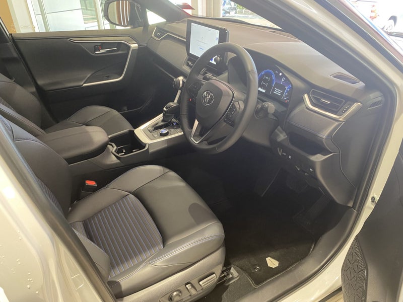 2025 Toyota RAV4 Xse 2.5P Hybrid image 5