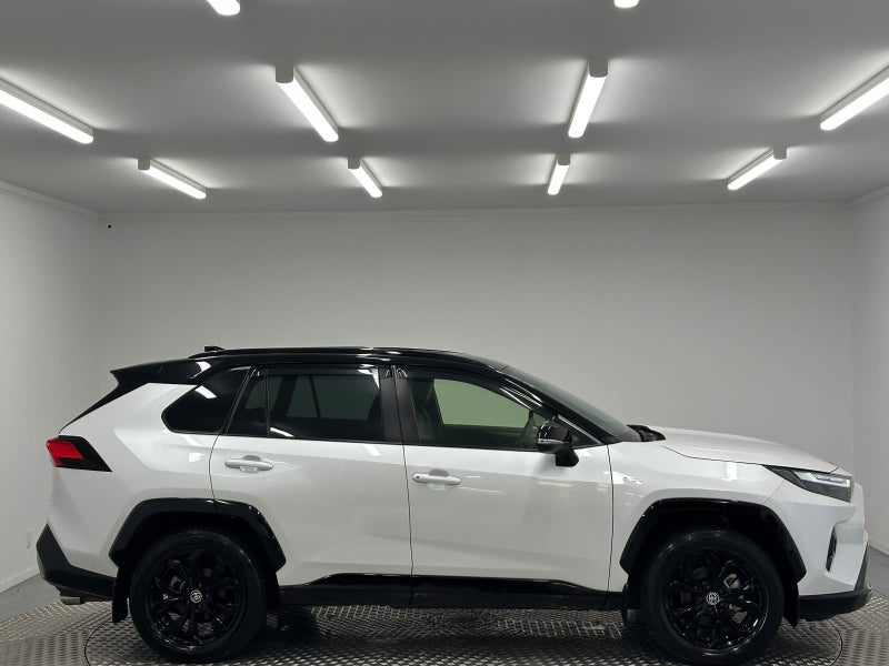 2025 Toyota RAV4 XSE 2.5P Hybrid AWD image 2
