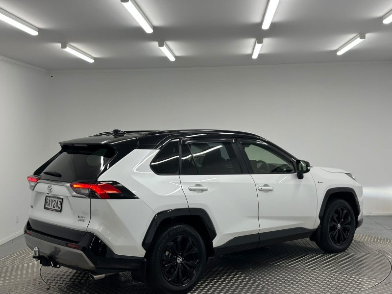 2025 Toyota RAV4 XSE 2.5P Hybrid AWD image 3